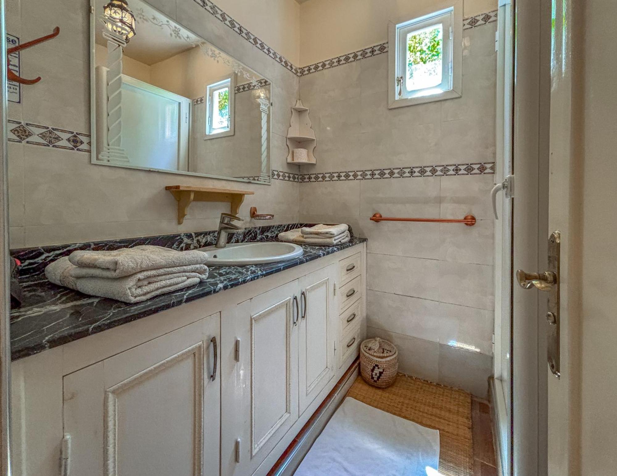 Le Bleu House Bed & Breakfast Sidi Abdallah Ghiat ภายนอก รูปภาพ